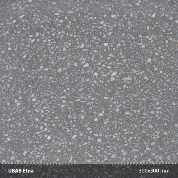 UBAB Etna. Ljus och mellangrå Cararramarmor blandat i en mellangrå cement ger en avslappnad design