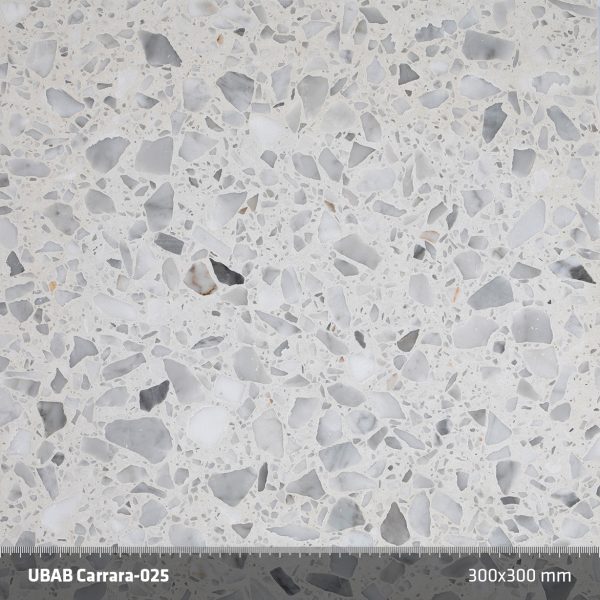 UBAB Carrara-025. Klassisk vit och ljusgrå Cararramarmor med några svarta inslag mixat med den nästa vita cementen ger ett klassiskt men modernt utseende