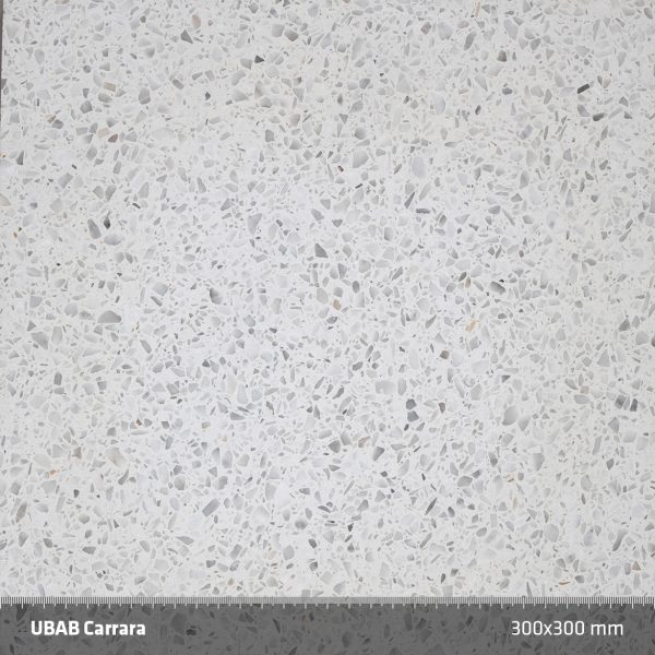 UBAB Carrara. Liten och tätt satt vit och ljusgrå Carraramarmor med några svarta inslag mixat med den nästa vita cementen ger ett klassiskt men modernt utseende. Används företrädesvis som kontrastmarkering i mörka trappor.
