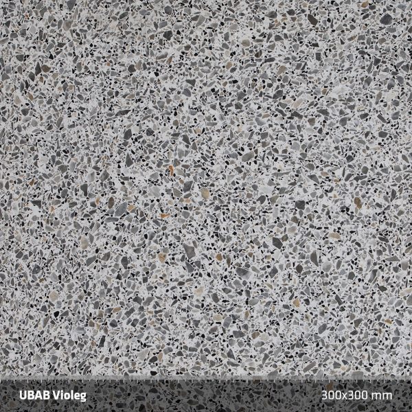 UBAB Violeg. Mörkgrå och små inslag av rödbrun moncervettomarmor mixat med Nero Ebano och en ljusare grå cement skapar en intressant levande yta